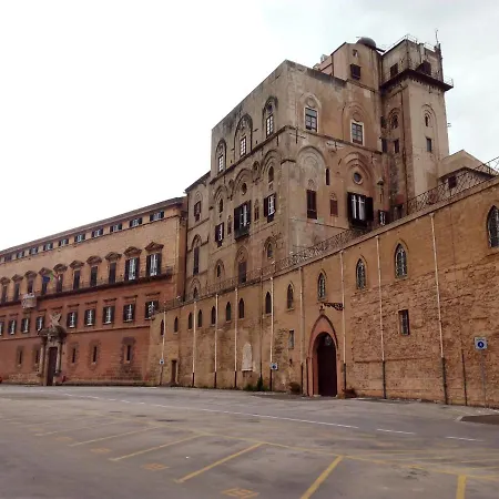 Palermhost Lägenhet